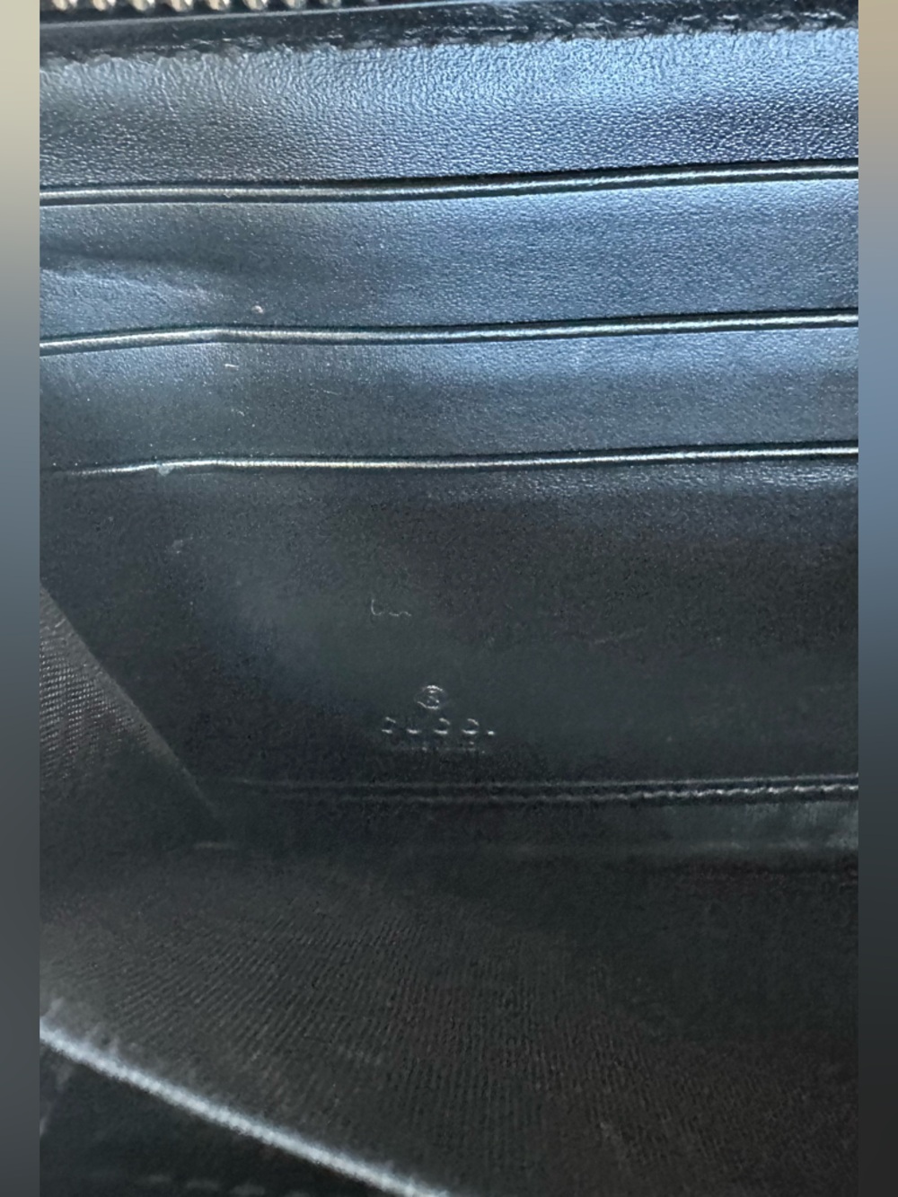 Authentic Gucci GG embossed zip-around wallet in black leather. Made in Italy. - Picture 9 of 14
